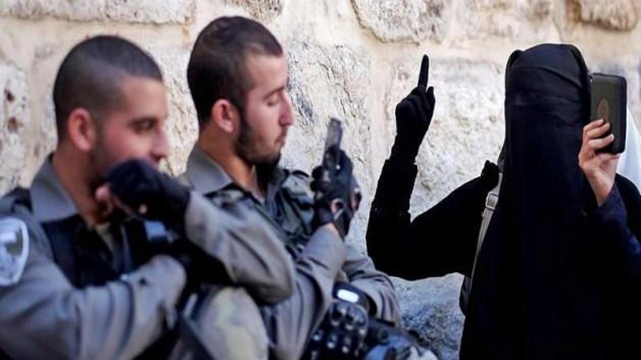Filistinli genç kadın vahşice yumruklandı / İZLE