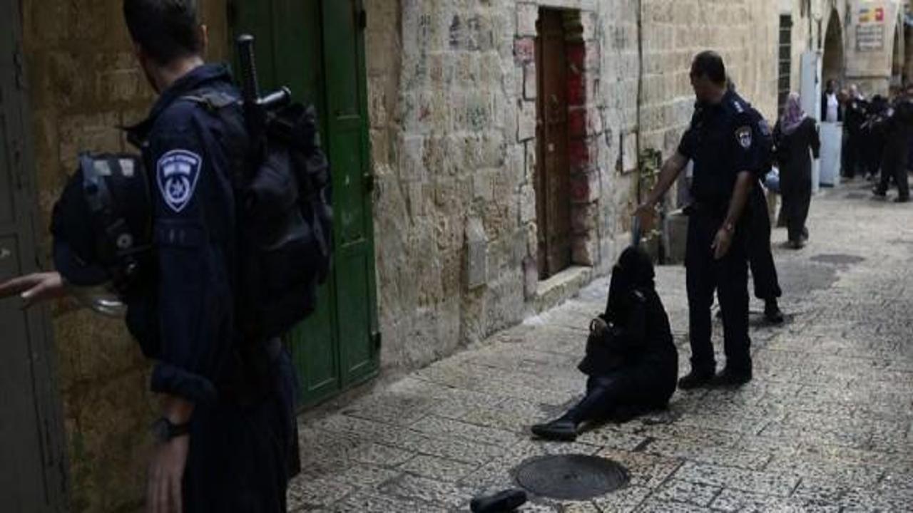 Filistinli kadını yerlerde sürüklediler!