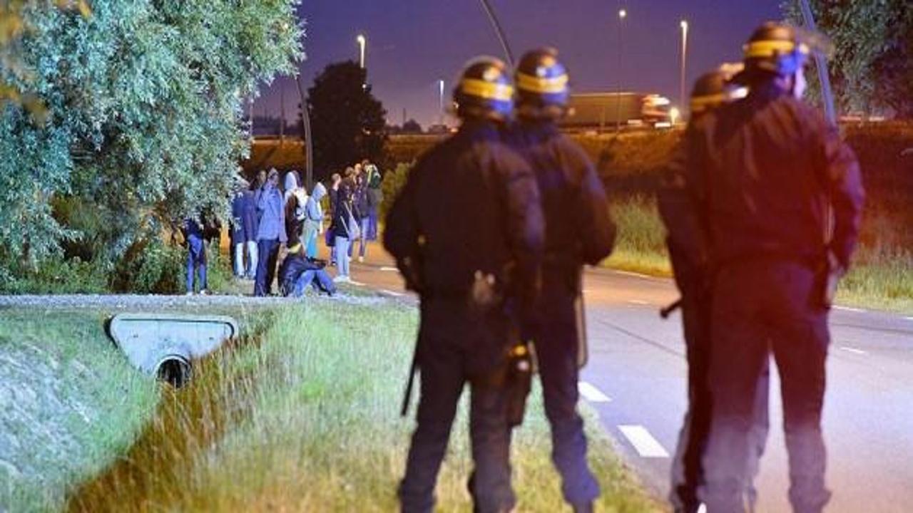 Fransa'da göçmenler tünel kapattı