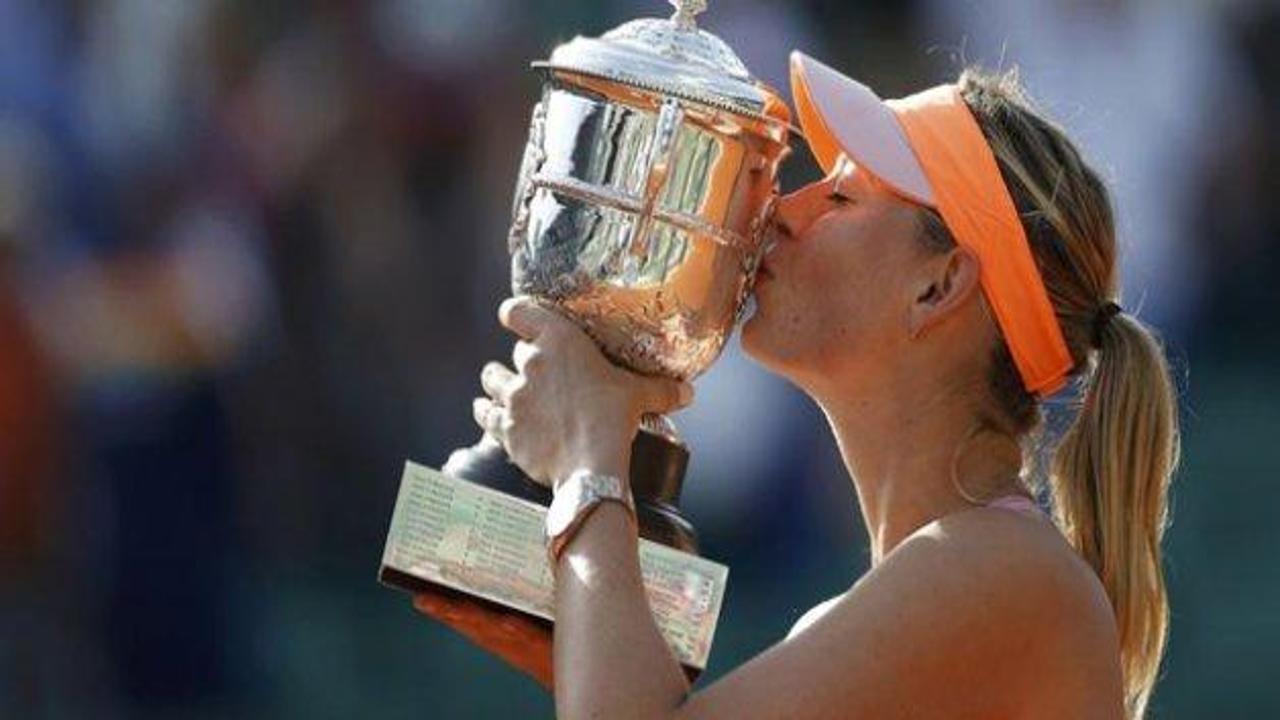 Fransa'da şampiyon Sharapova