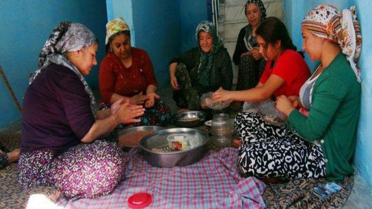 Gaziantep'te kadınlar yuvalama için ter döküyor