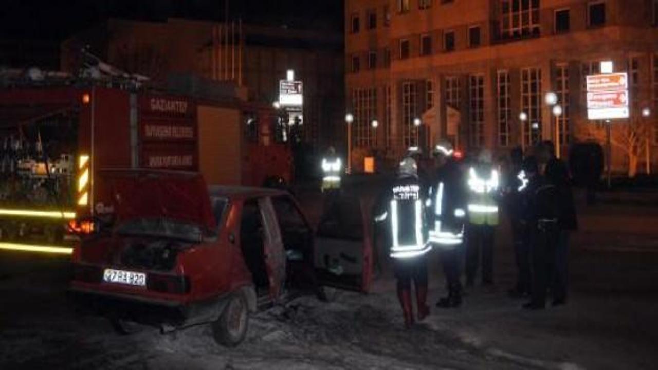 Gaziantep'te seyir halindeki otomobil yandı