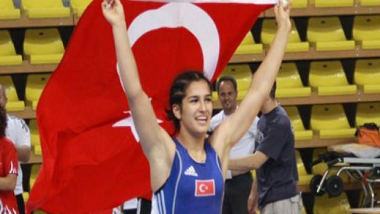 Gen&ccedil; g&uuml;reş&ccedil;ilerden bir g&uuml;m&uuml;ş bir bronz