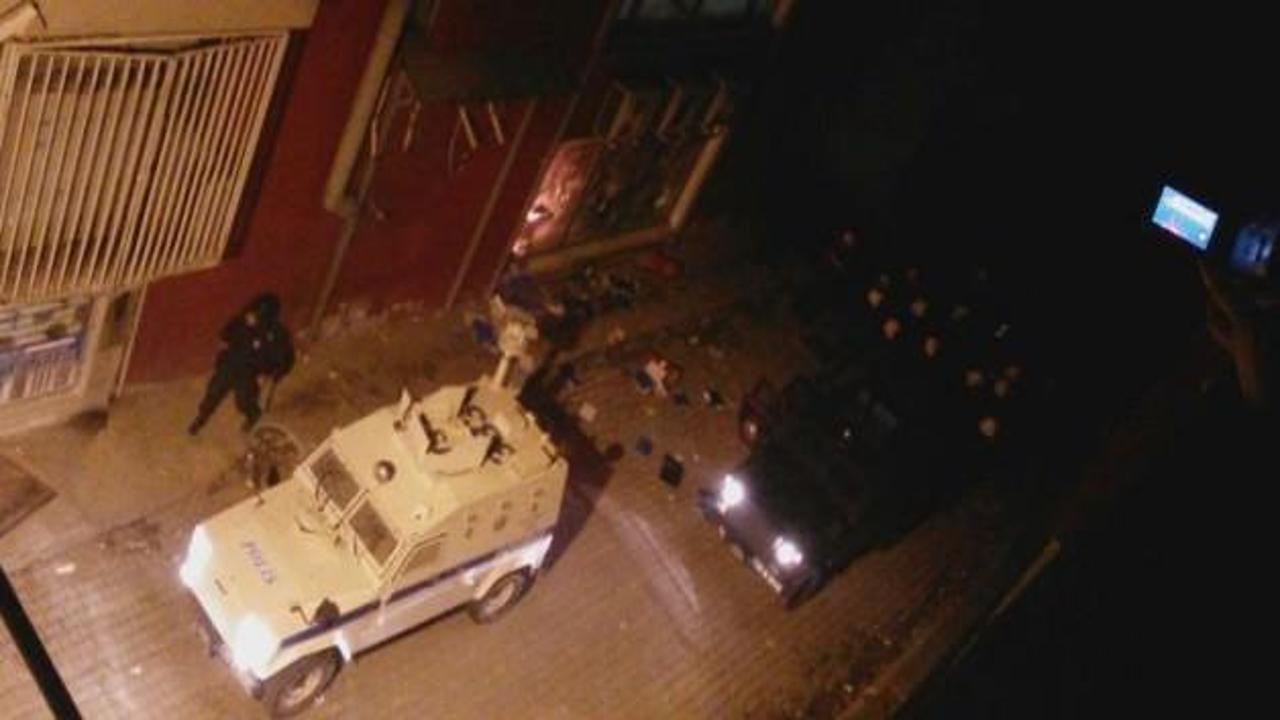 Göstericiler Tatvan Belediyesini ateşe verdi