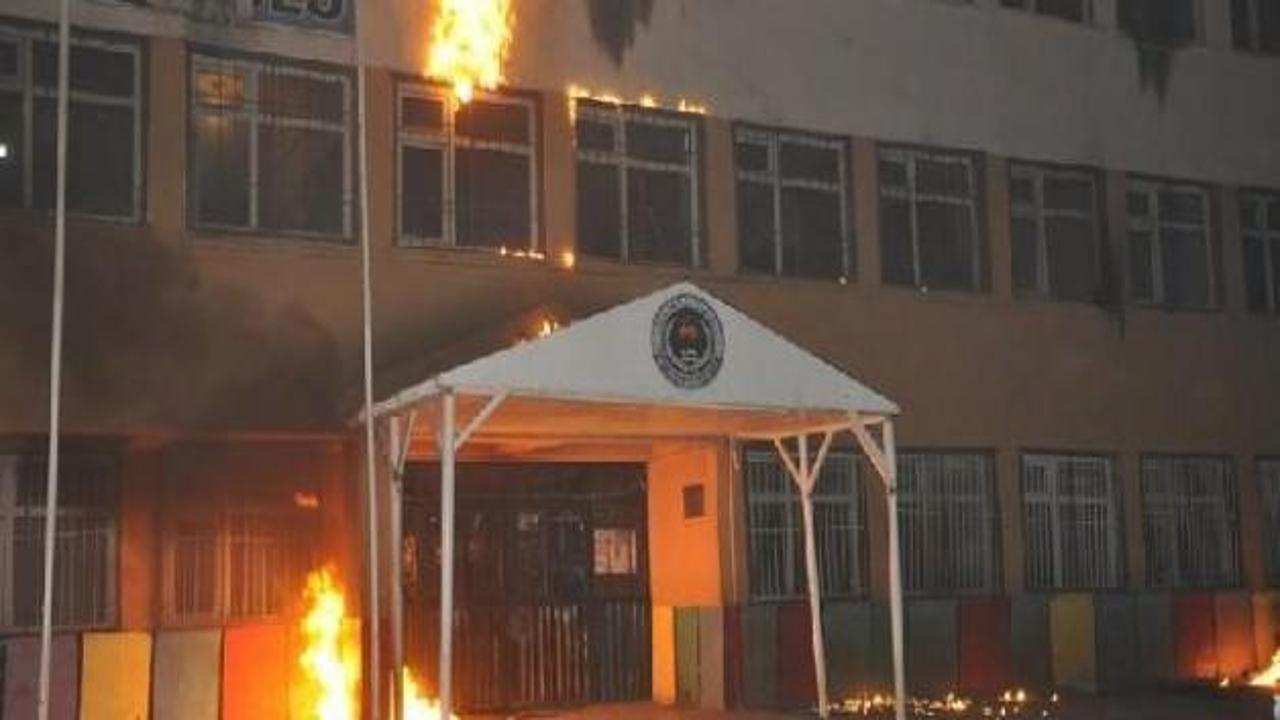 Gözü dönmüş caniler okulu ateşe verdi