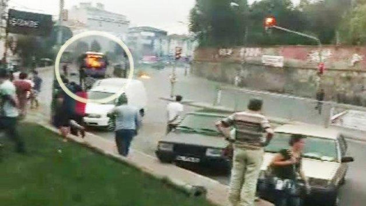Gözü dönmüş eylemciler halk otobüsünü yaktı / İZLE