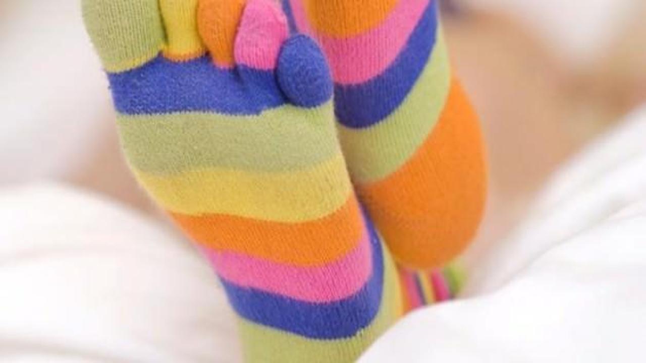 Gribe karşı ilginç çözüm: Islak çorapla uyuyun