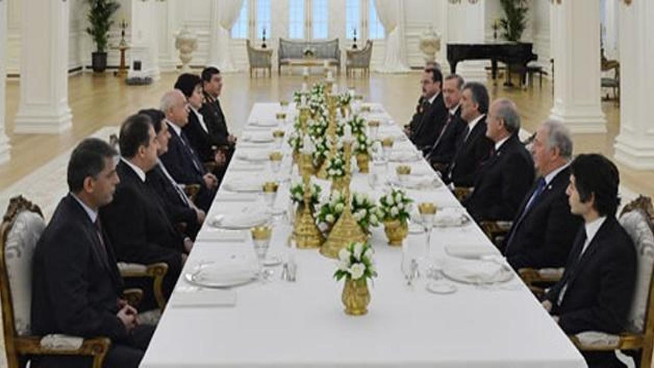 Gül'den erk başkanlarıyla Köşk'te yemek