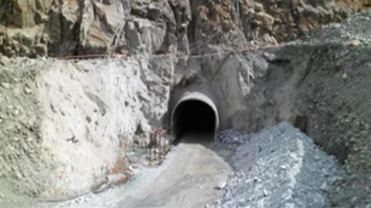 Gürcistan'da inşaatta heyelan: 2'si Türk 7 kayıp