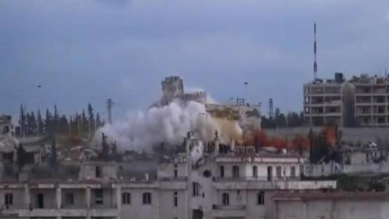 Halep'te yeri oynatan patlama
