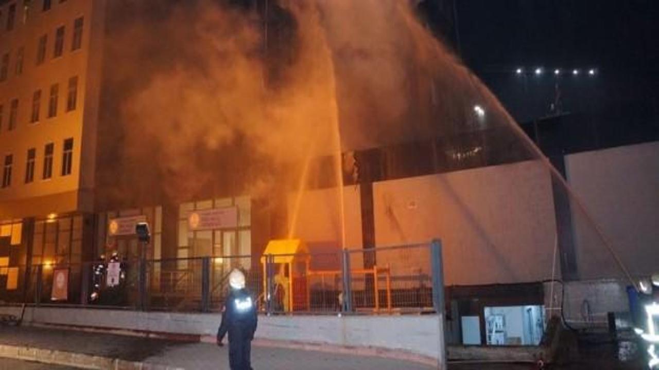 Haliç Üniversitesi korkutan yangın