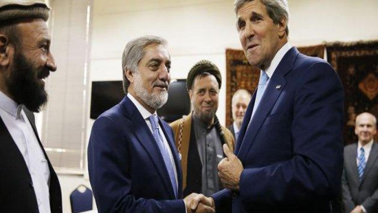 Hamid Karzani Kerry'yi kabul etti