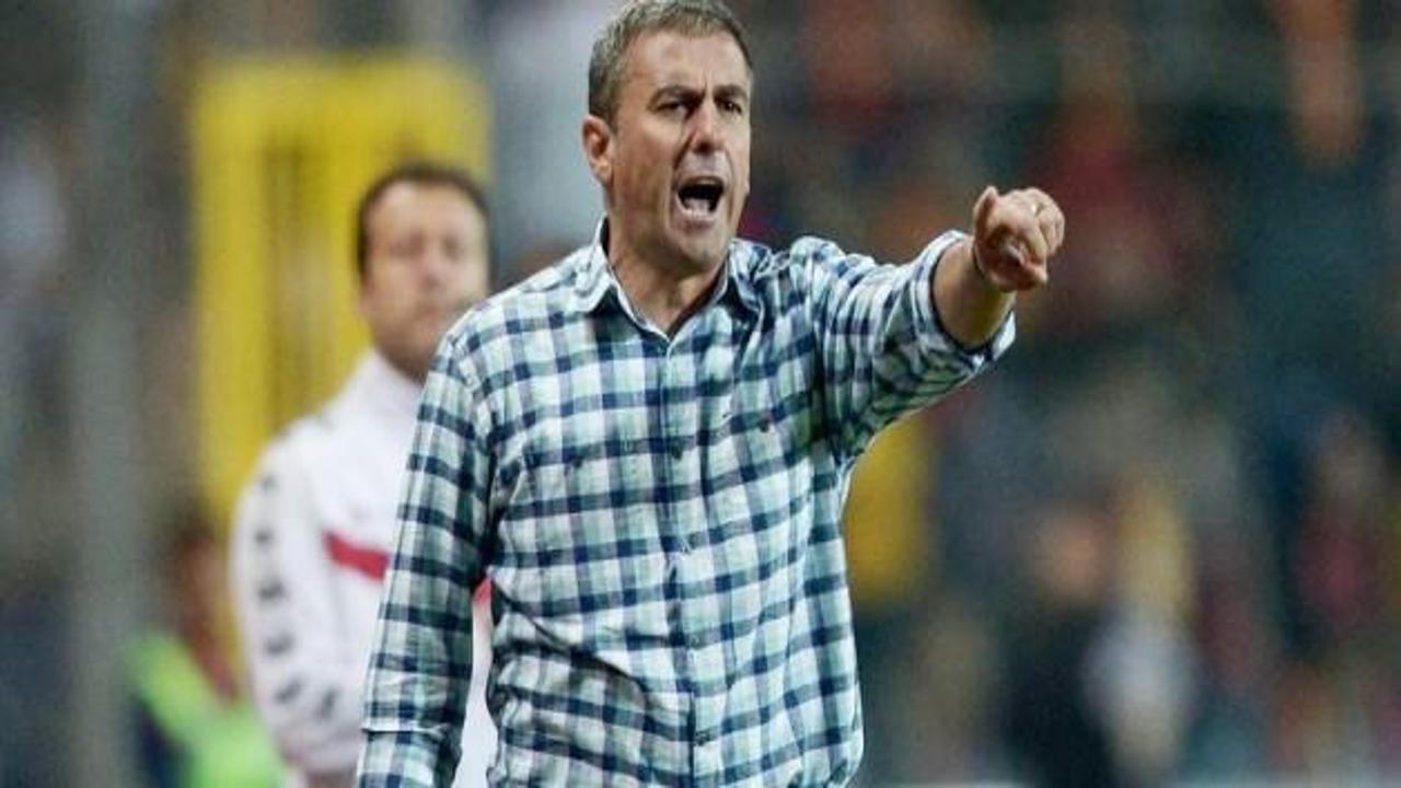 Hamzaoğlu: Podolski'nin eline &ccedil;arpıyor ama...