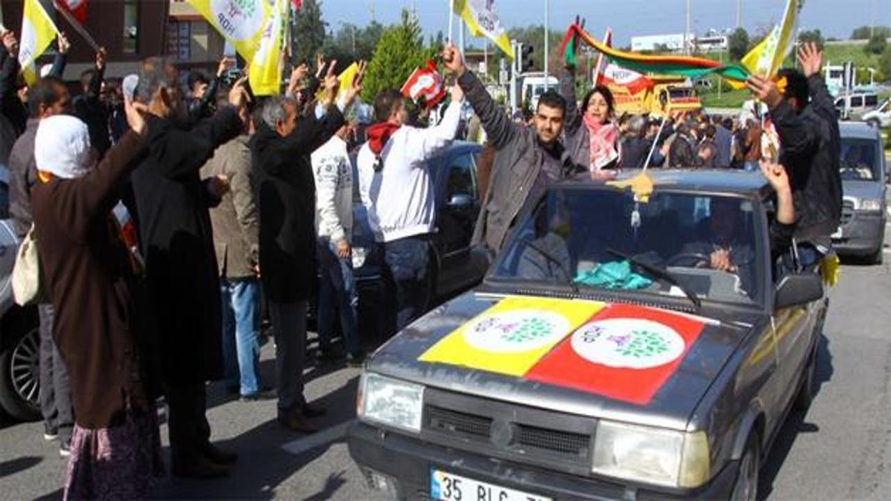 HDP'liler CHP ve DSP'nin araçlarını parçaladı