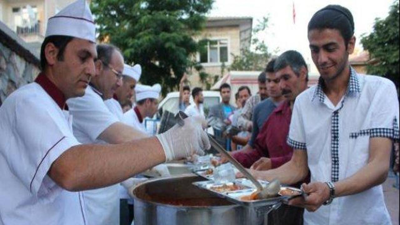 Her g&uuml;n bin 500 kişilik iftar