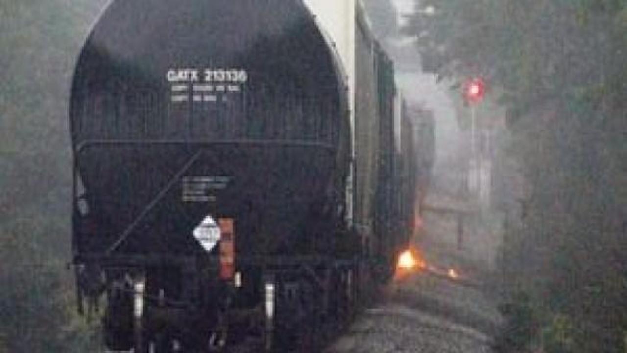 Hızlı tren kamyona çarptı: 2 ölü