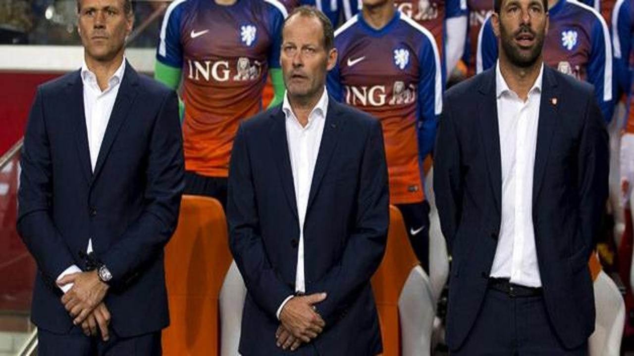 Hollanda teknik direktöründen flaş karar!