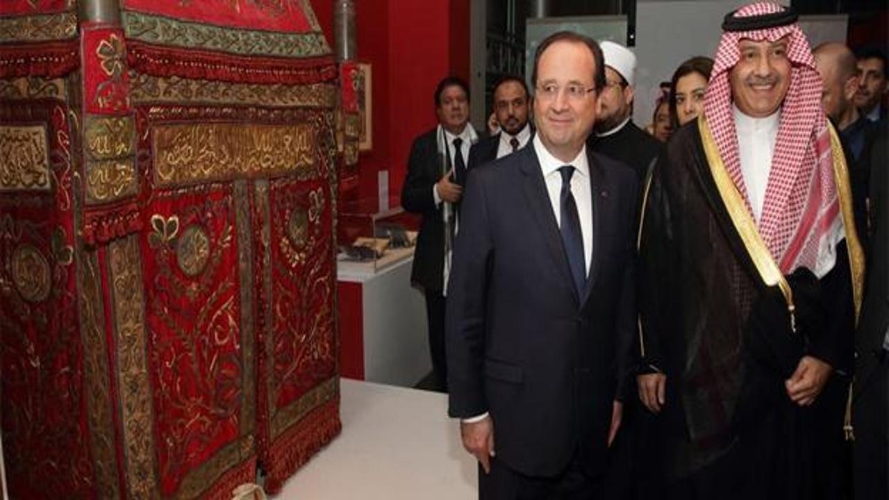 Hollande 'Hac' sergisinin açılışına katıldı