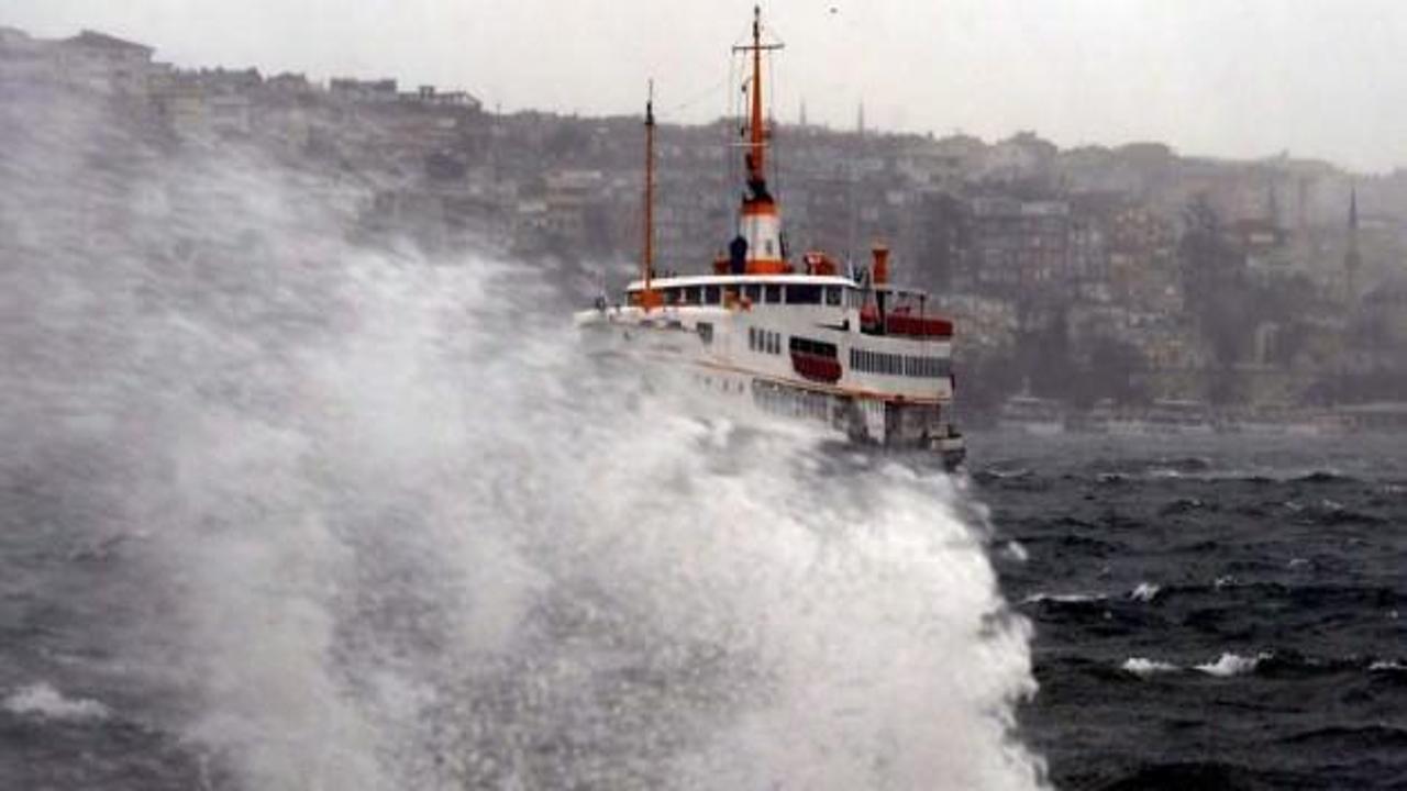 Marmara Denizi' nde ulaşıma lodos engeli