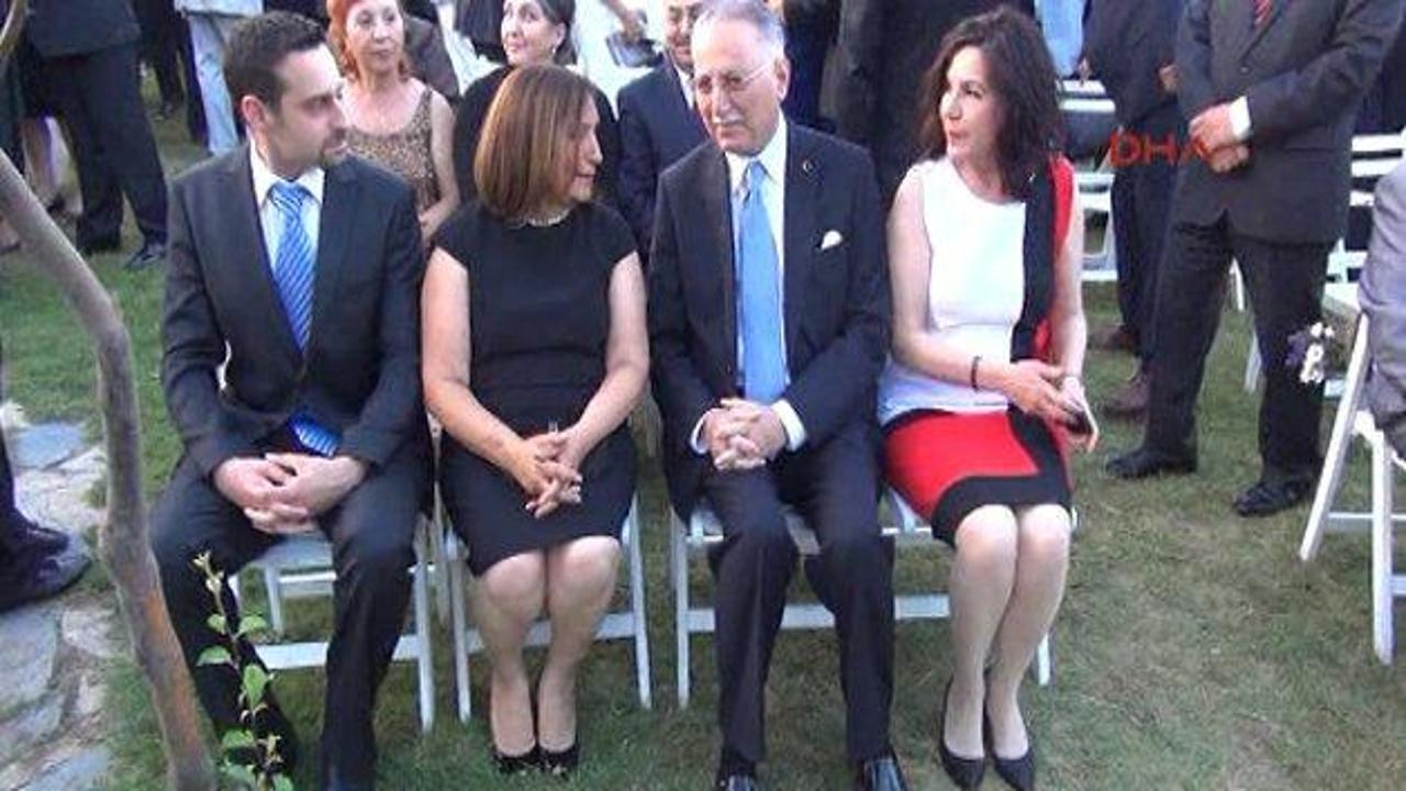 İhsanoğlu, CHP Meclis üyesinin nikah şahidi oldu