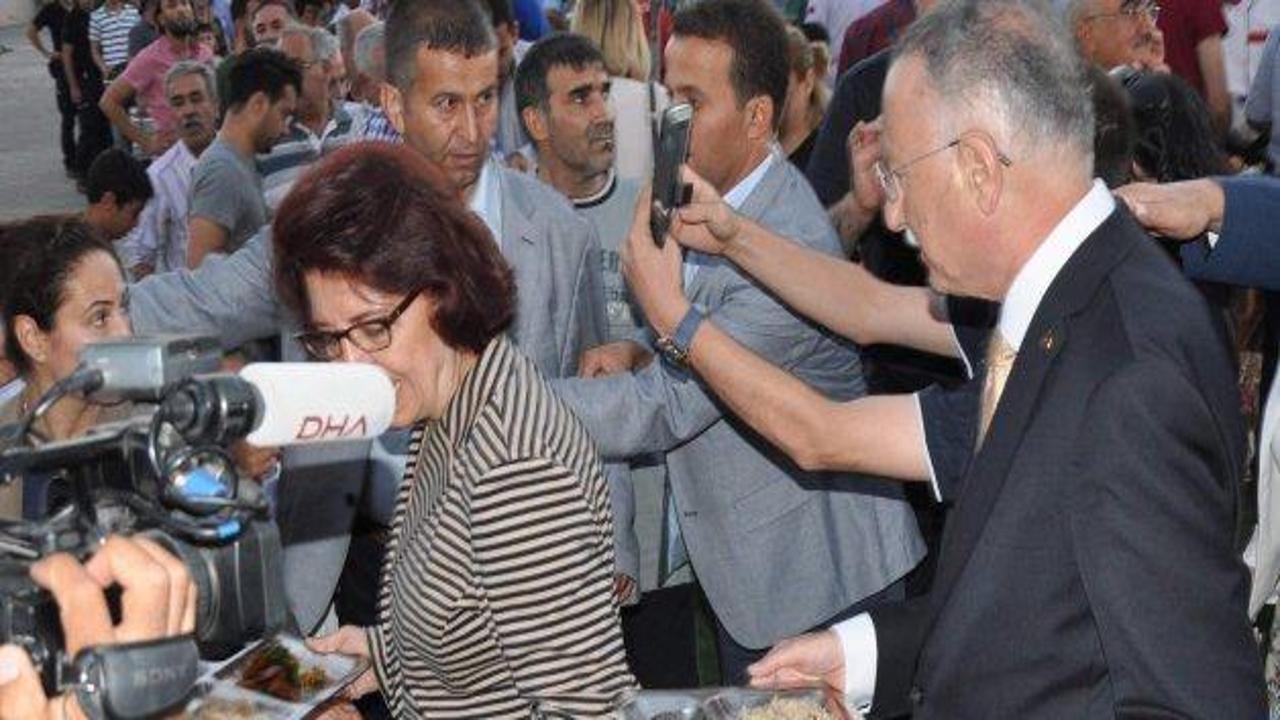 İhsanoğlu Gaziantep'e iftar için sıraya girdi