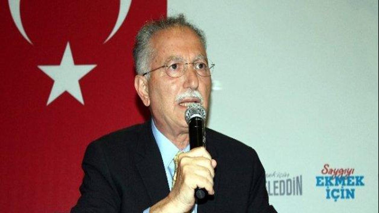 İhsanoğlu'ndan gazetecilere kutlama