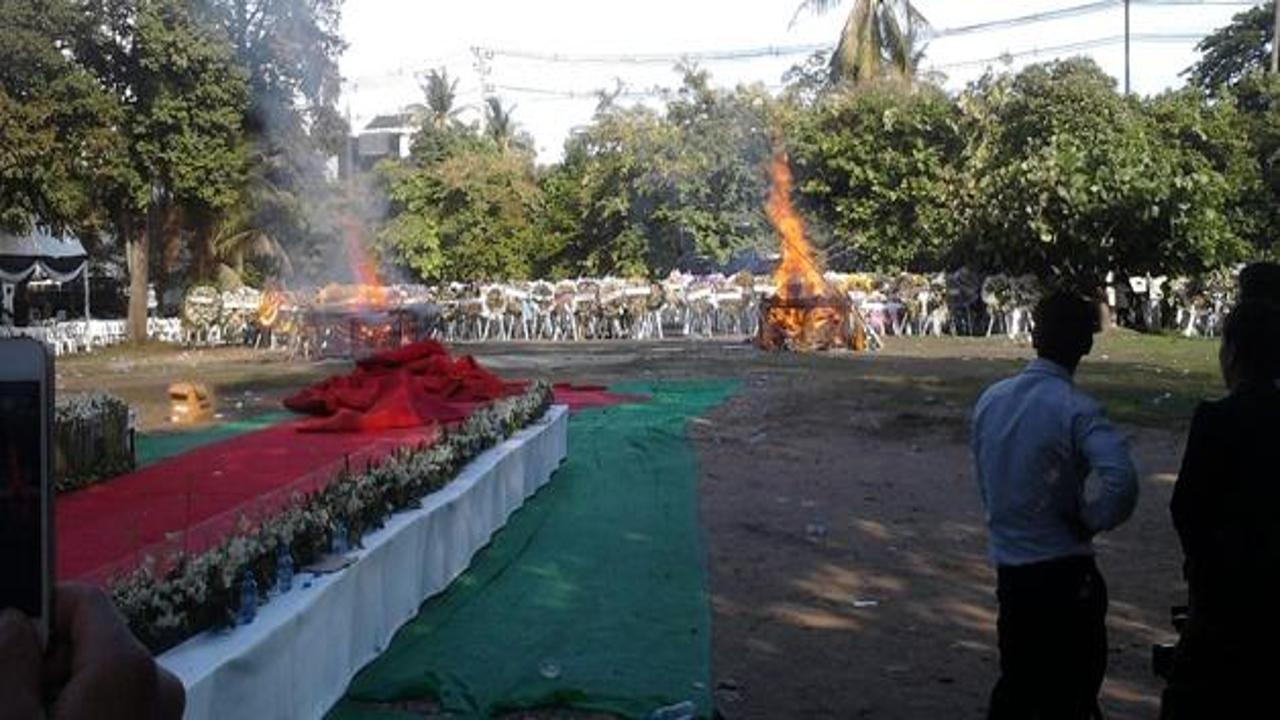İki bakanın cenazesi resmi törenle yakıldı