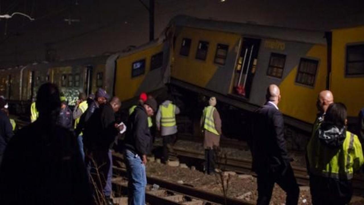 İki tren çarpıştı! Yüzlerce yaralı