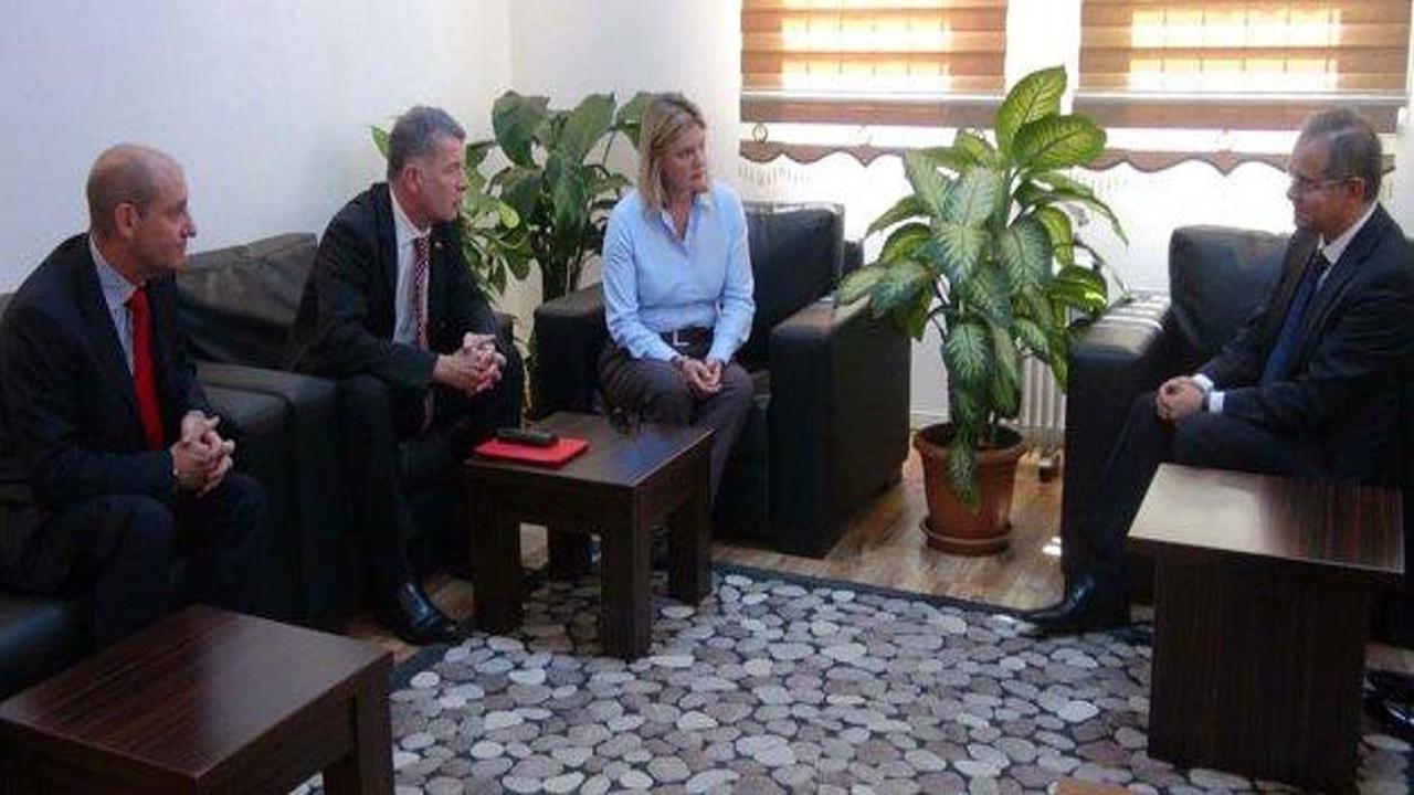 İngiliz bakandan Suriyelilere ziyaret