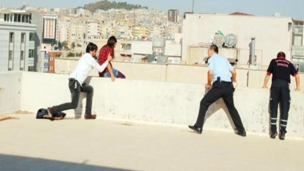  İntihara kalkışan genç kızı polisler kurtardı