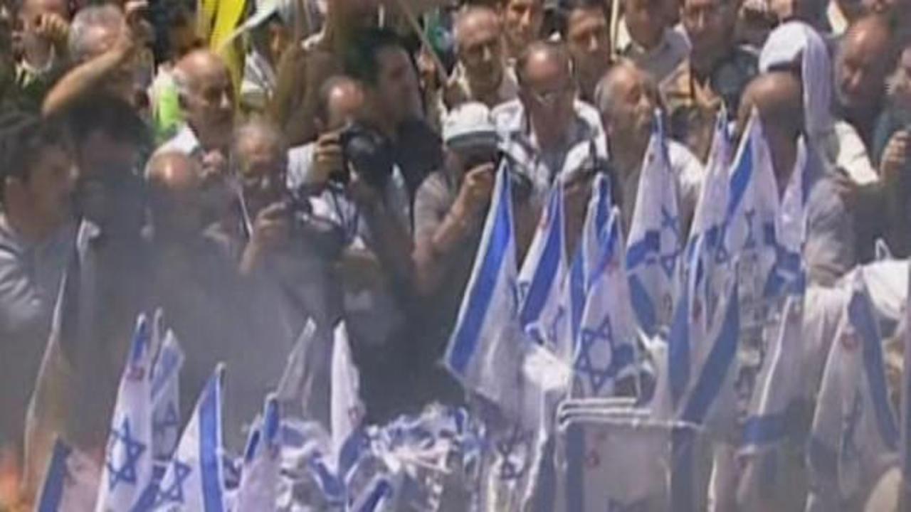 İran’da yüzbinlerden İsrail protestosu