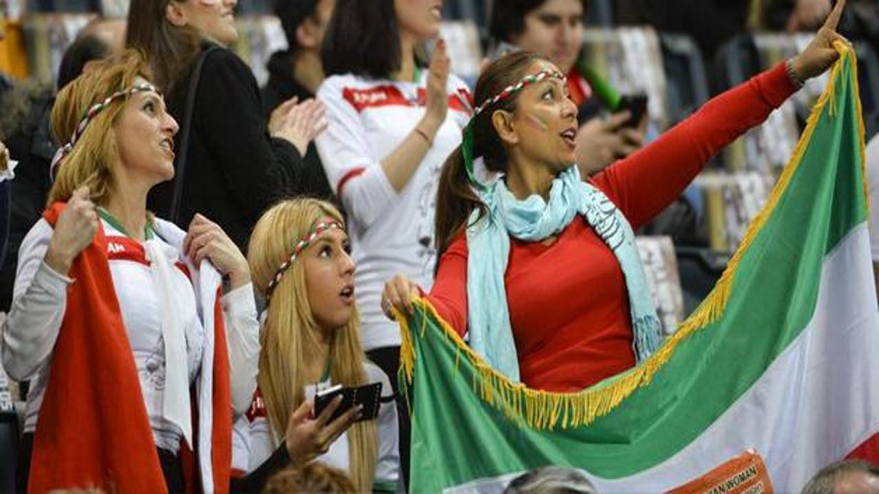 İranlı kadın taraftarlar İsveç'in başını yaktı!