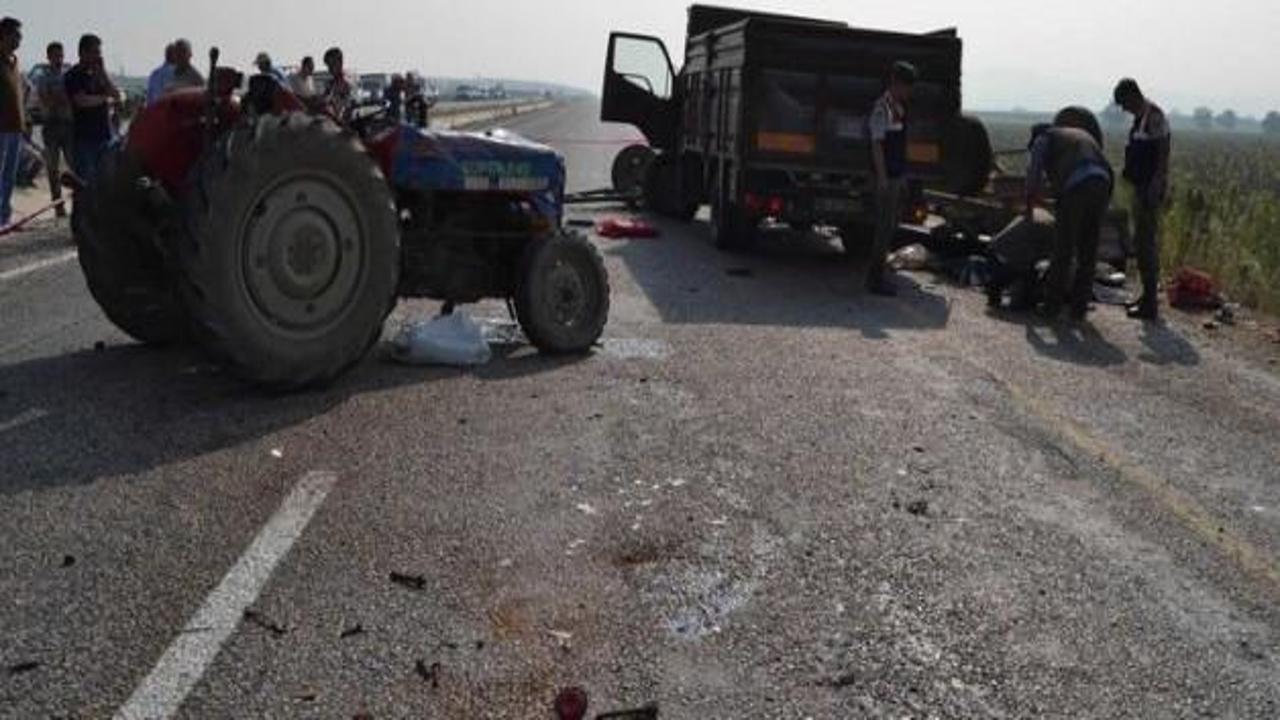 İşçi taşıyan traktör devrildi: 8 yaralı