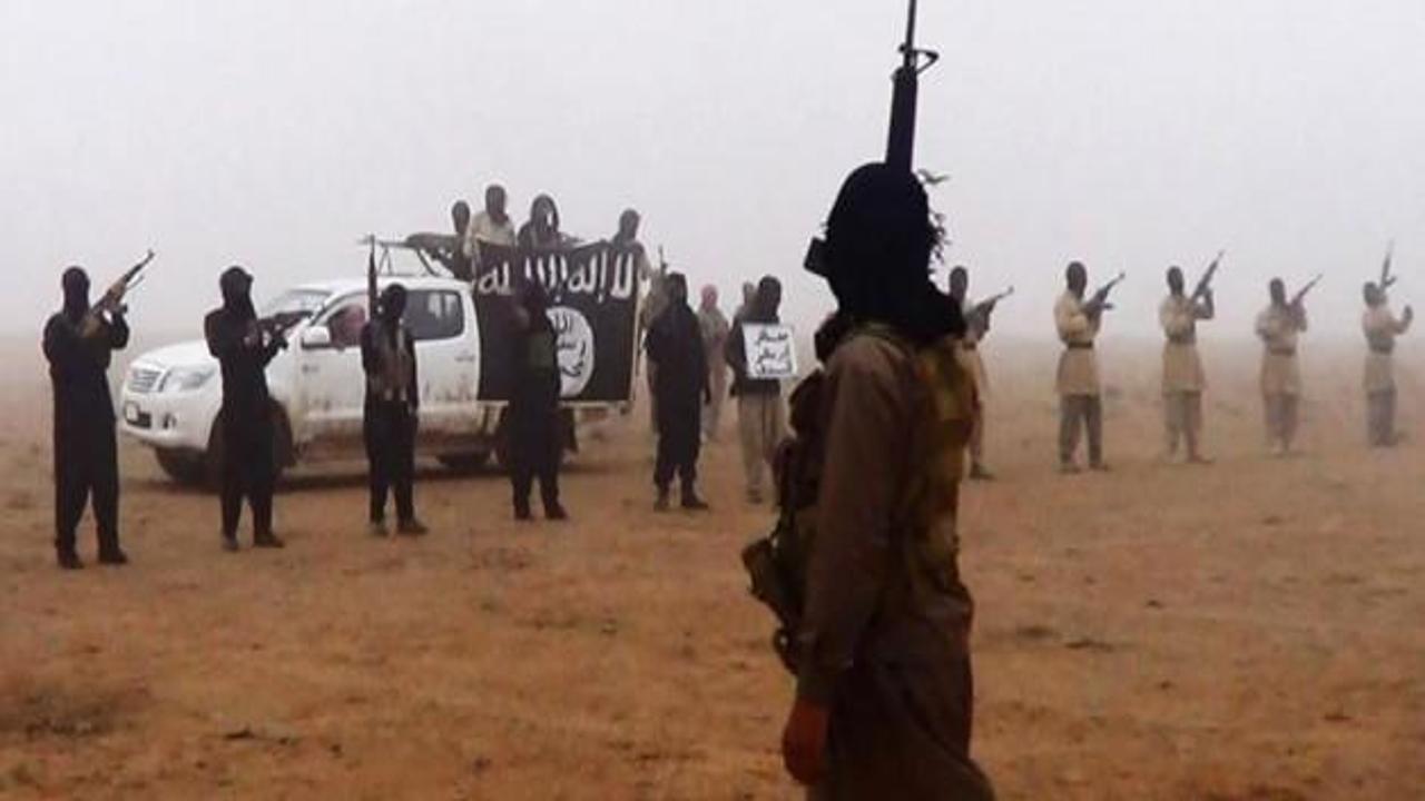 IŞİD militanları bir türbeyi daha yıktı