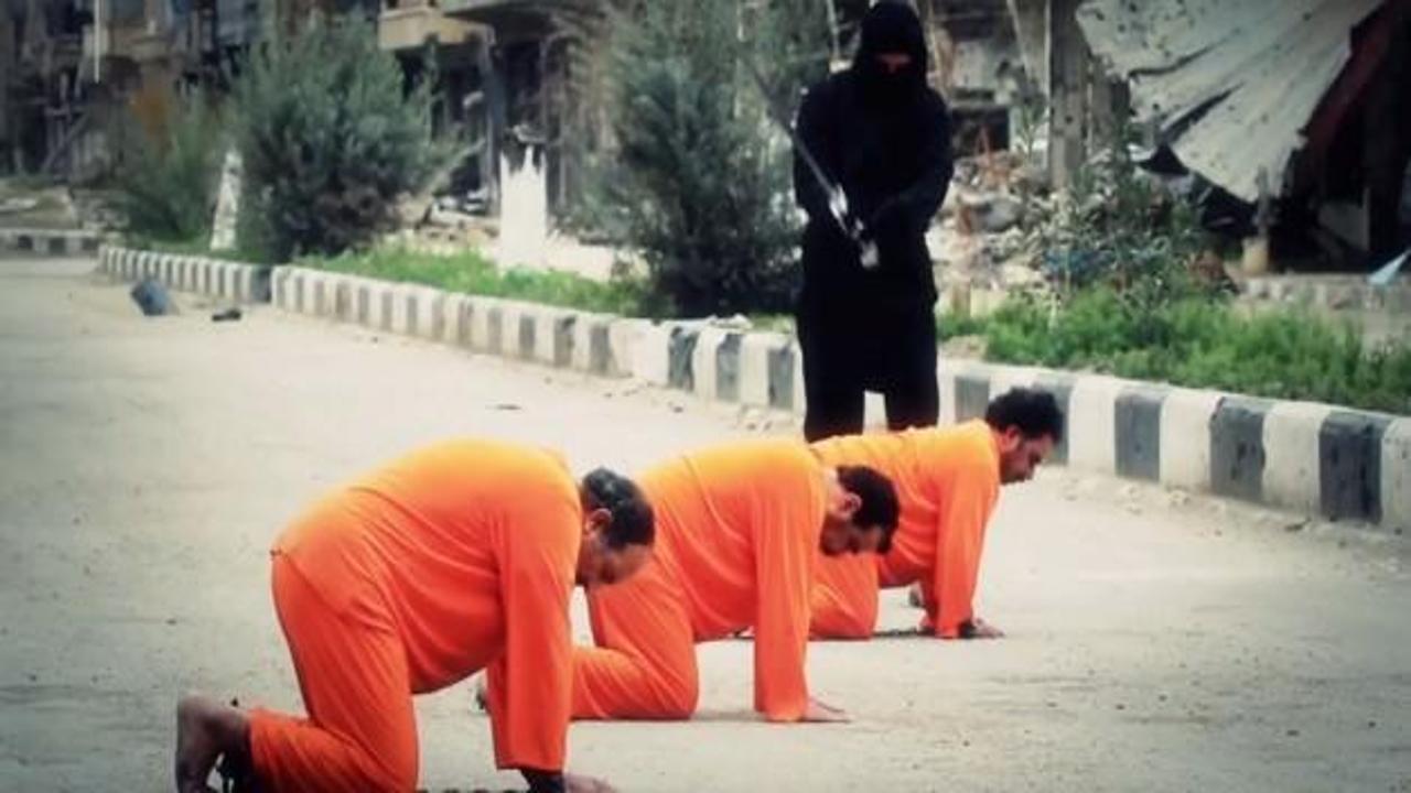 IŞİD kılıçla infaz etti