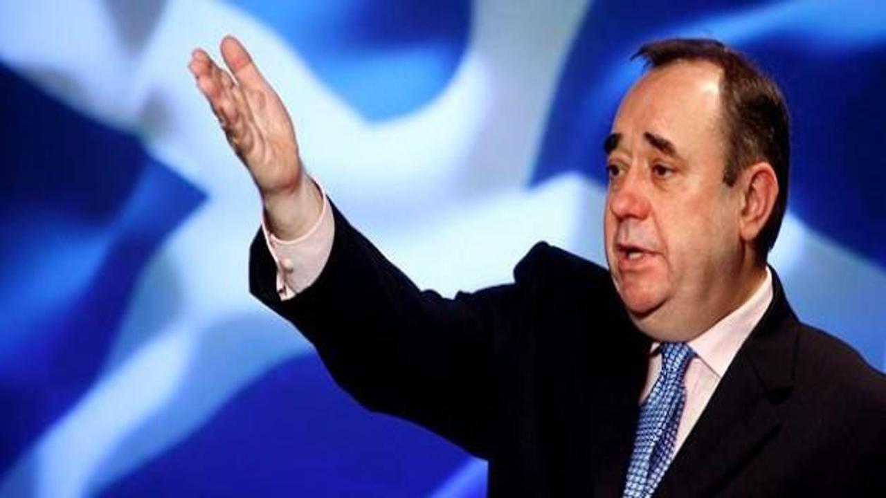 İskoçya'da başbakan Salmond istifa etti