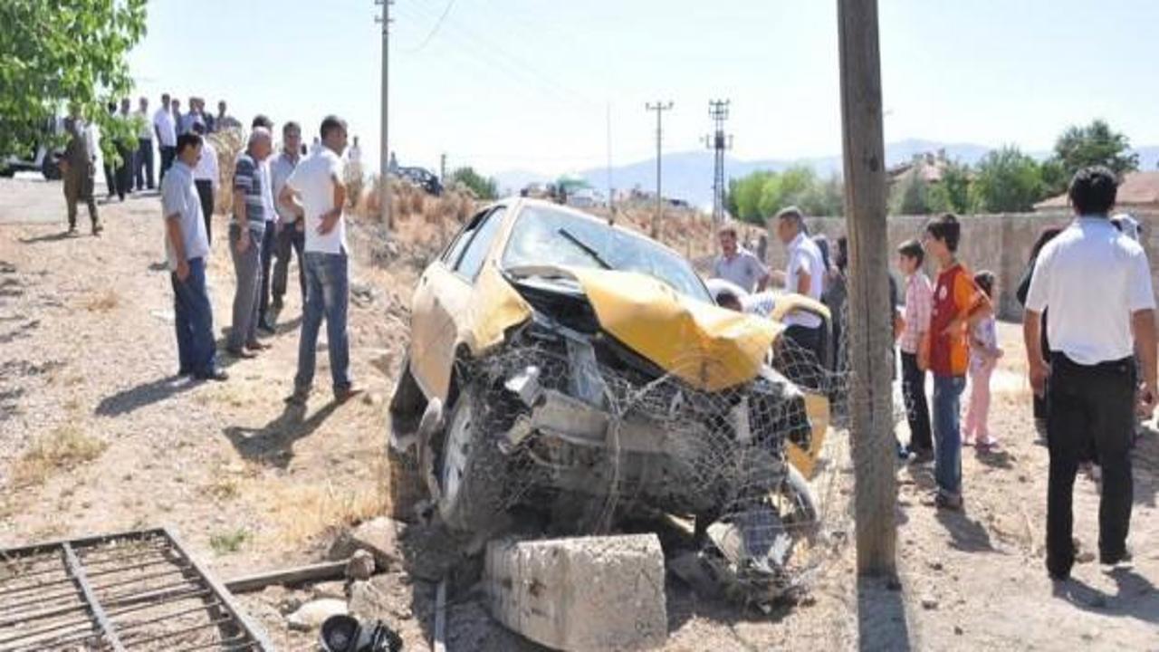İspir'de trafik kazası: 2 ölü, 7 yaralı