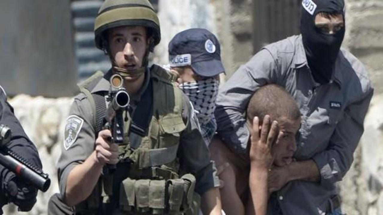 İsrail askeri 2 Filistinliyi daha gözaltına aldı