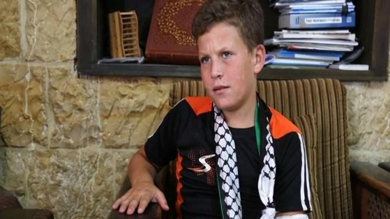 İsrail askerinin boğazını sıktığı çocuk konuştu