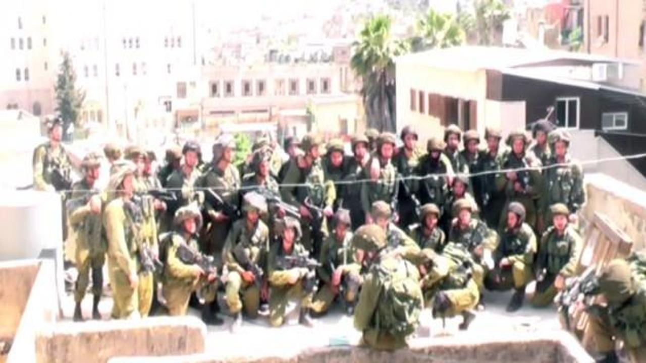 İsrail askerlerinden hatıra fotoğrafı!
