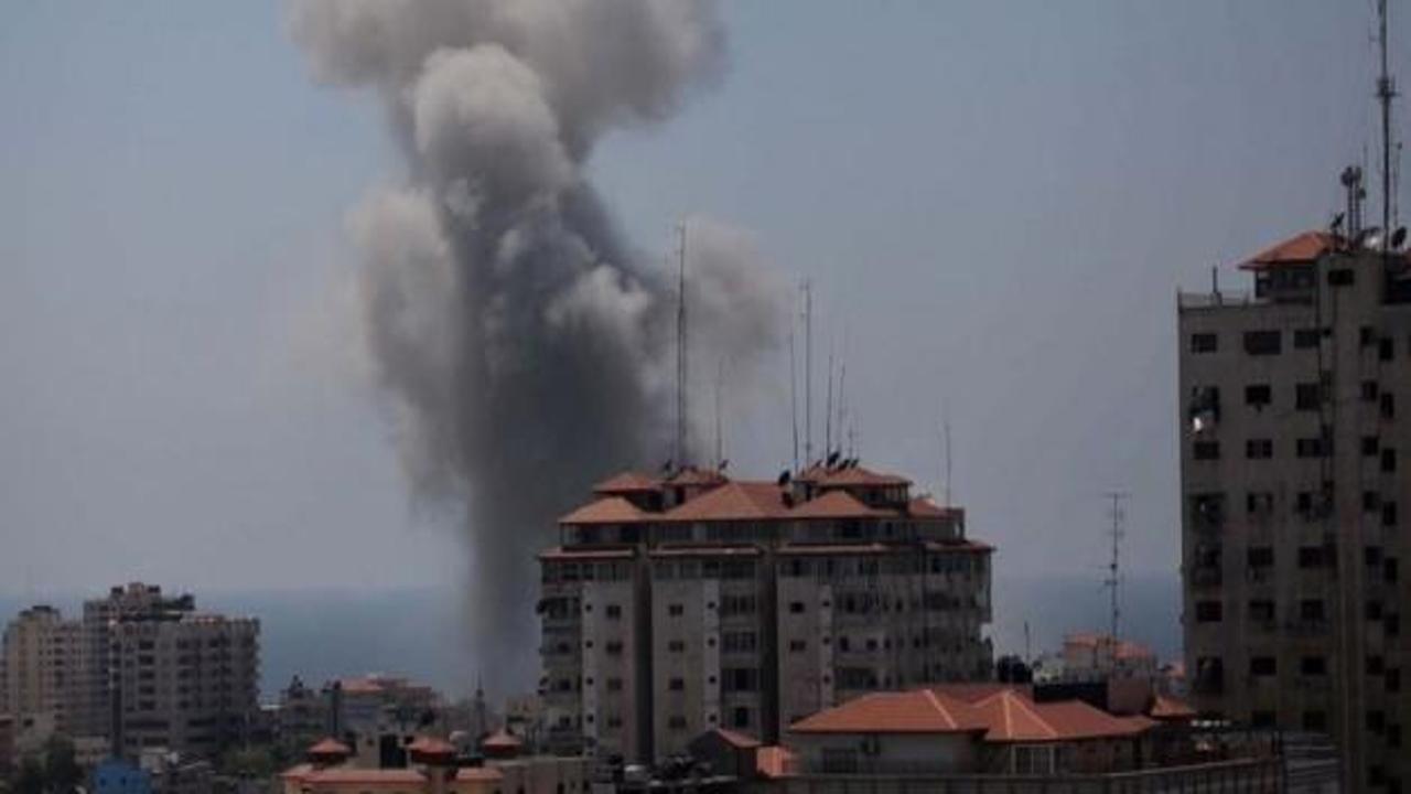 İsrail, TV ve radyo binalarını vuruyor