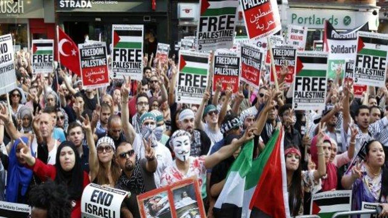 İsrail'in Gazze'ye saldırısına Londra'da protesto
