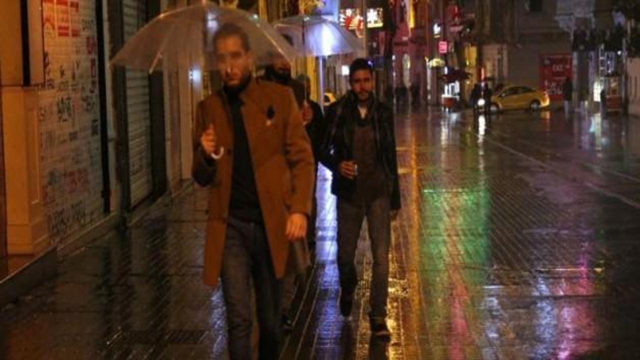 İstanbul'da gece başlayan yağmur etkili oldu