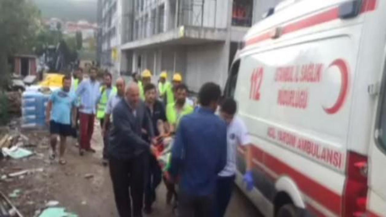 İstanbul'da okul çatısı uçtu! Yaralılar var