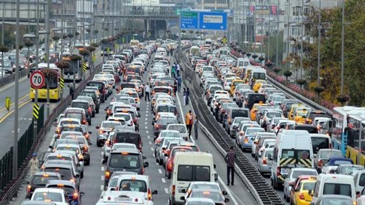 Yağmur sonrası İstanbul trafiği felç