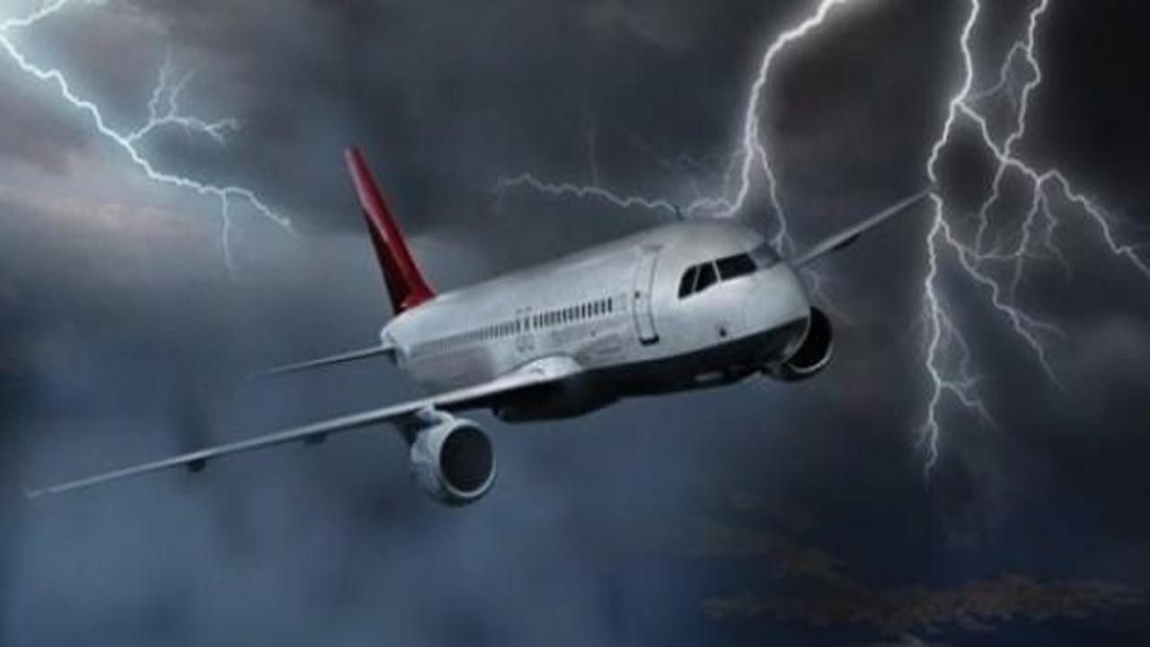 İstanbul'da yolcu uçağına yıldırım isabet etti!