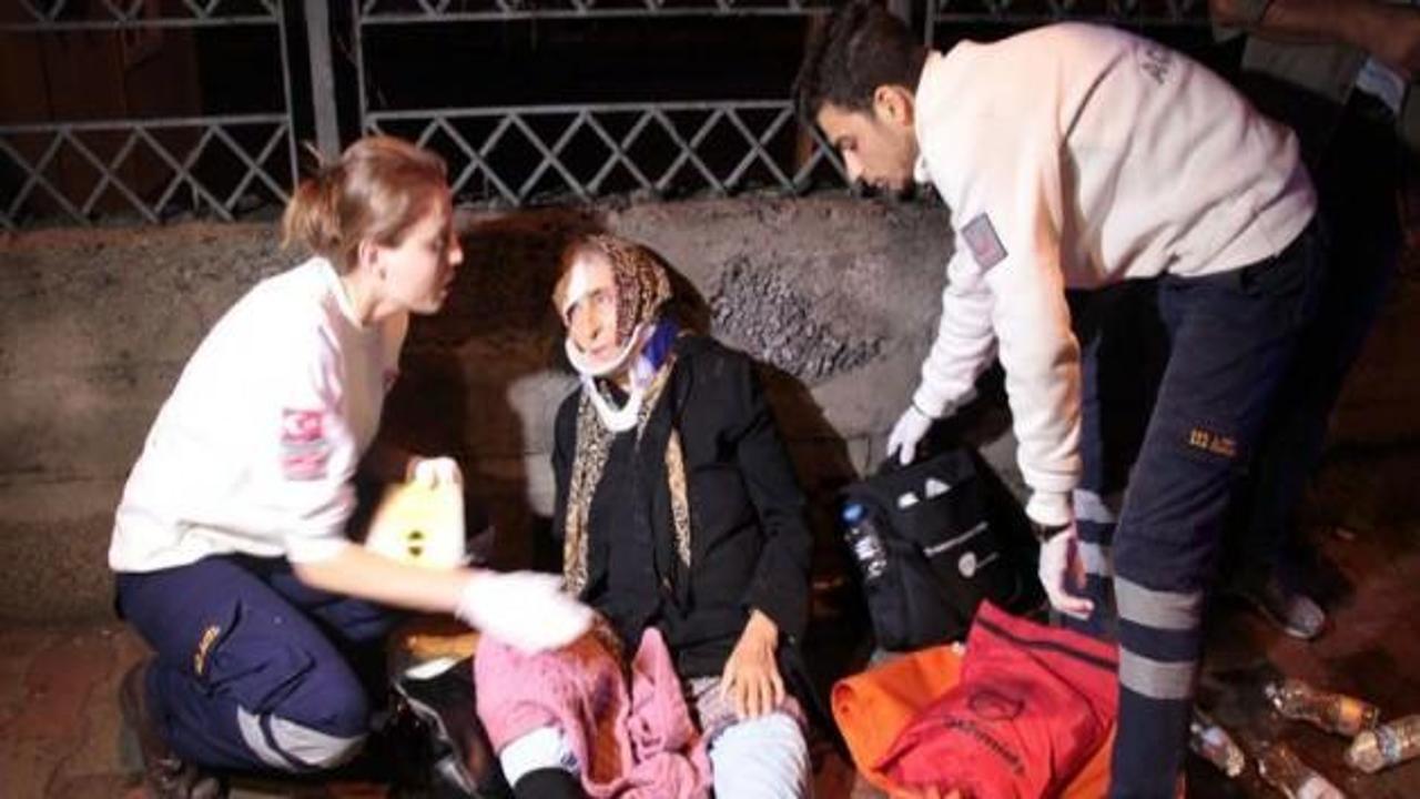 İstanul'da servis minibüsü tıra çarptı: 10 yaralı