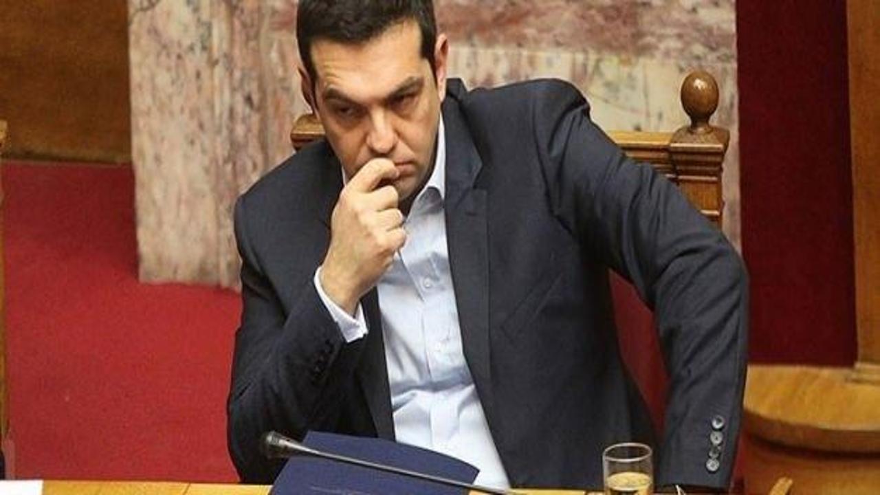 Çipras'ın partisi SYRIZA bölündü