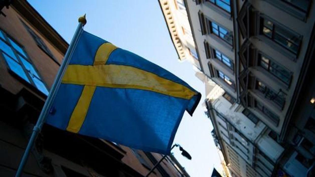 İsveç politika faizini düşürdü