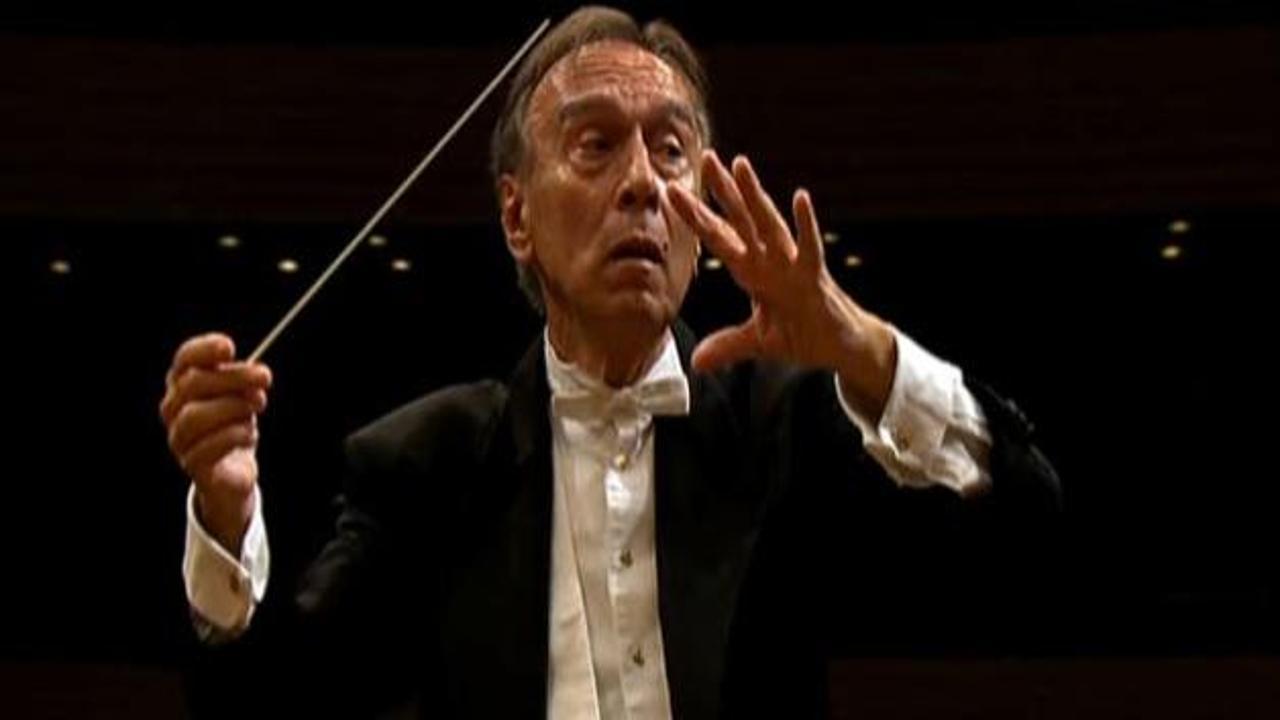 İtalyan orkestra şefi Abbado öldü